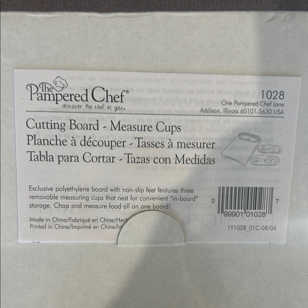 The Pampered Chef Cutting Board with Measure Cups